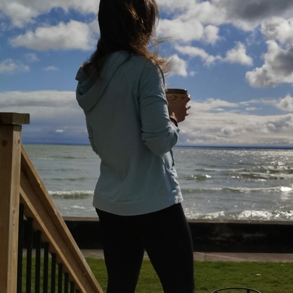 Meet your Posher, Julie - Picture 1 of 1